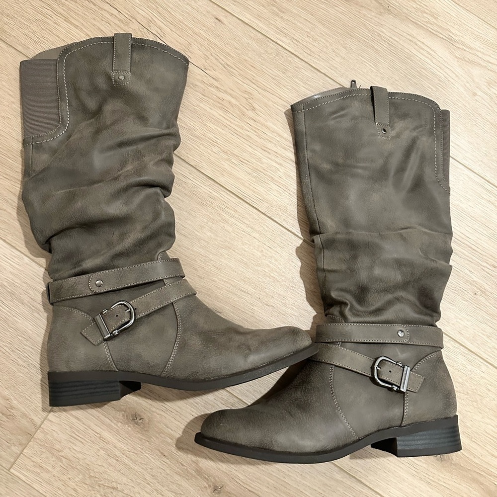 Stylish Gray Women's Boots
